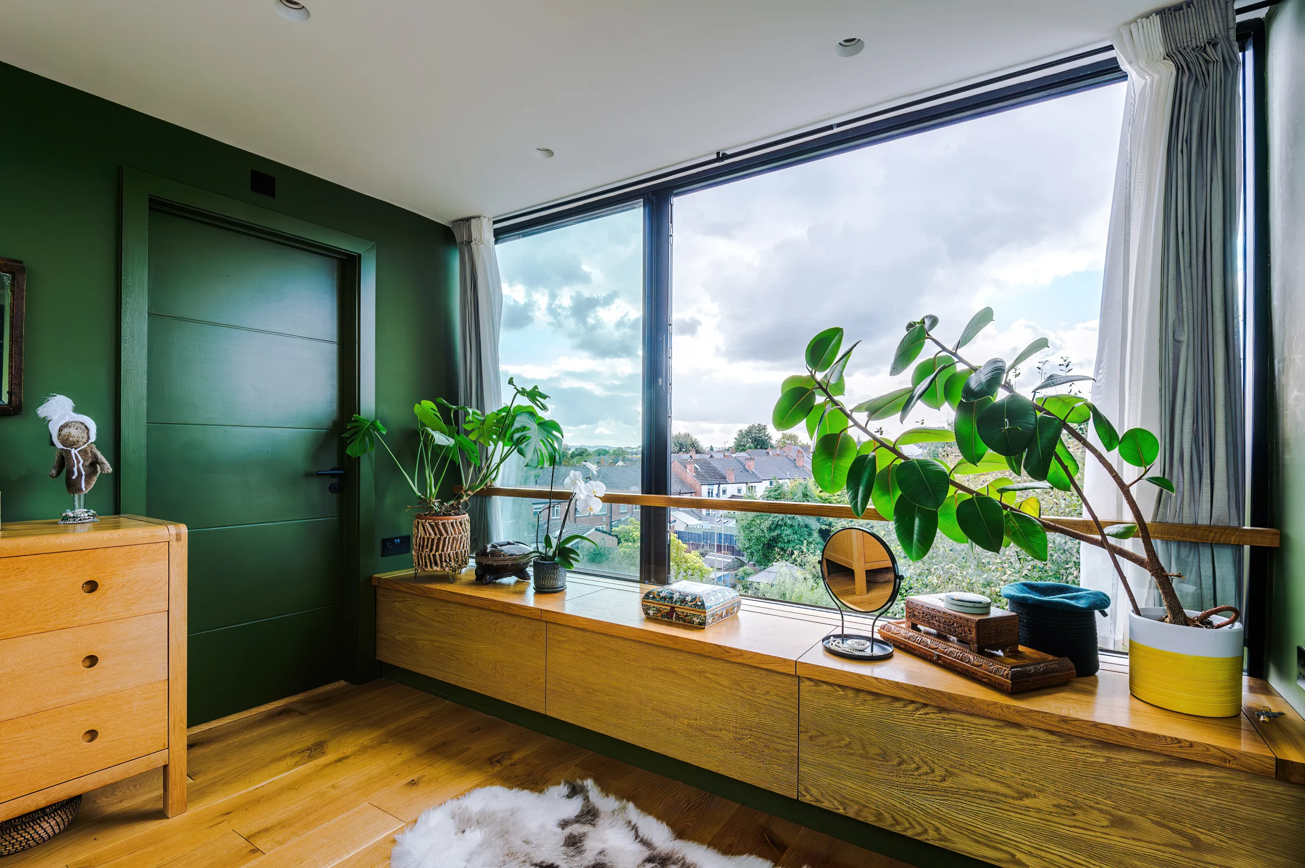 Oak window seat beneath sliding door, and internal door leading to en suite.