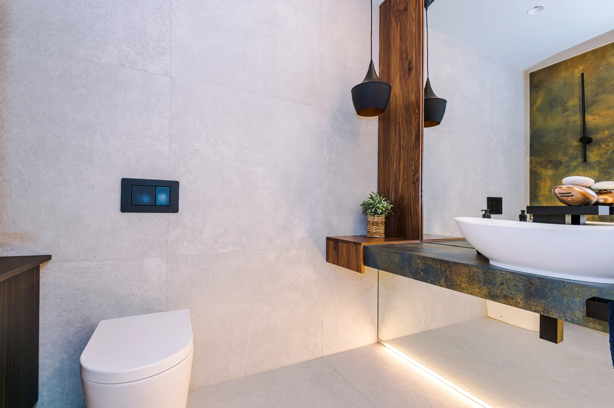 View of guest toilet with mirrored wall