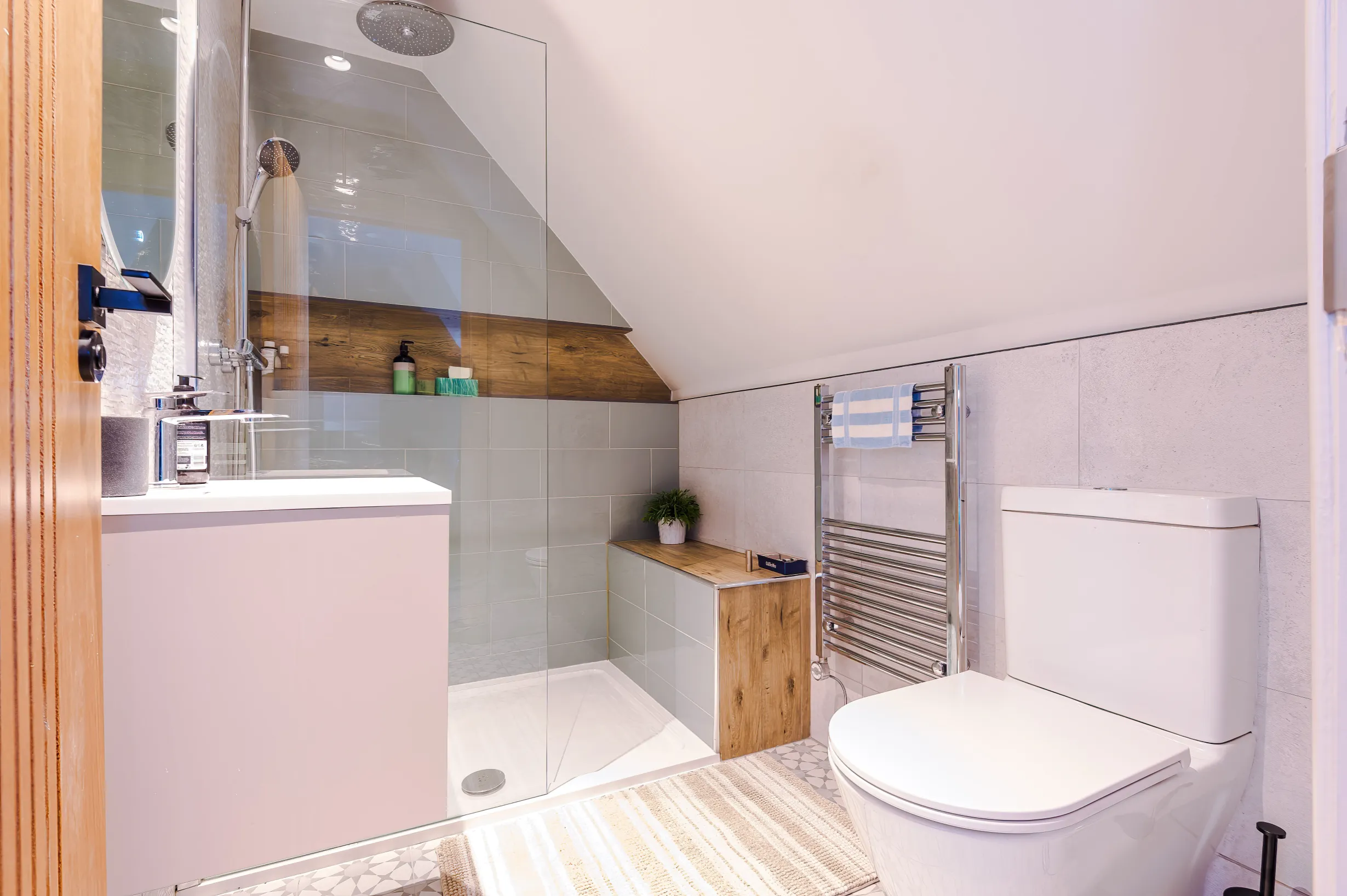 Loft room en suite.