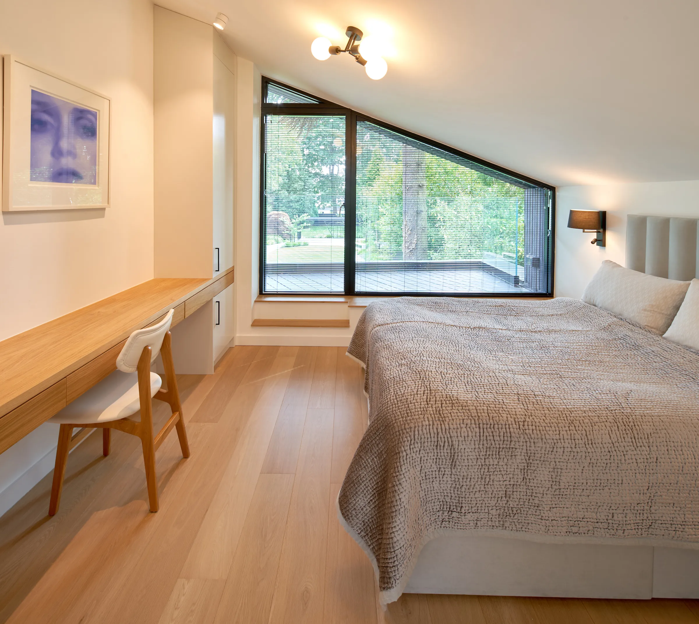 Bedroom with access to balcony