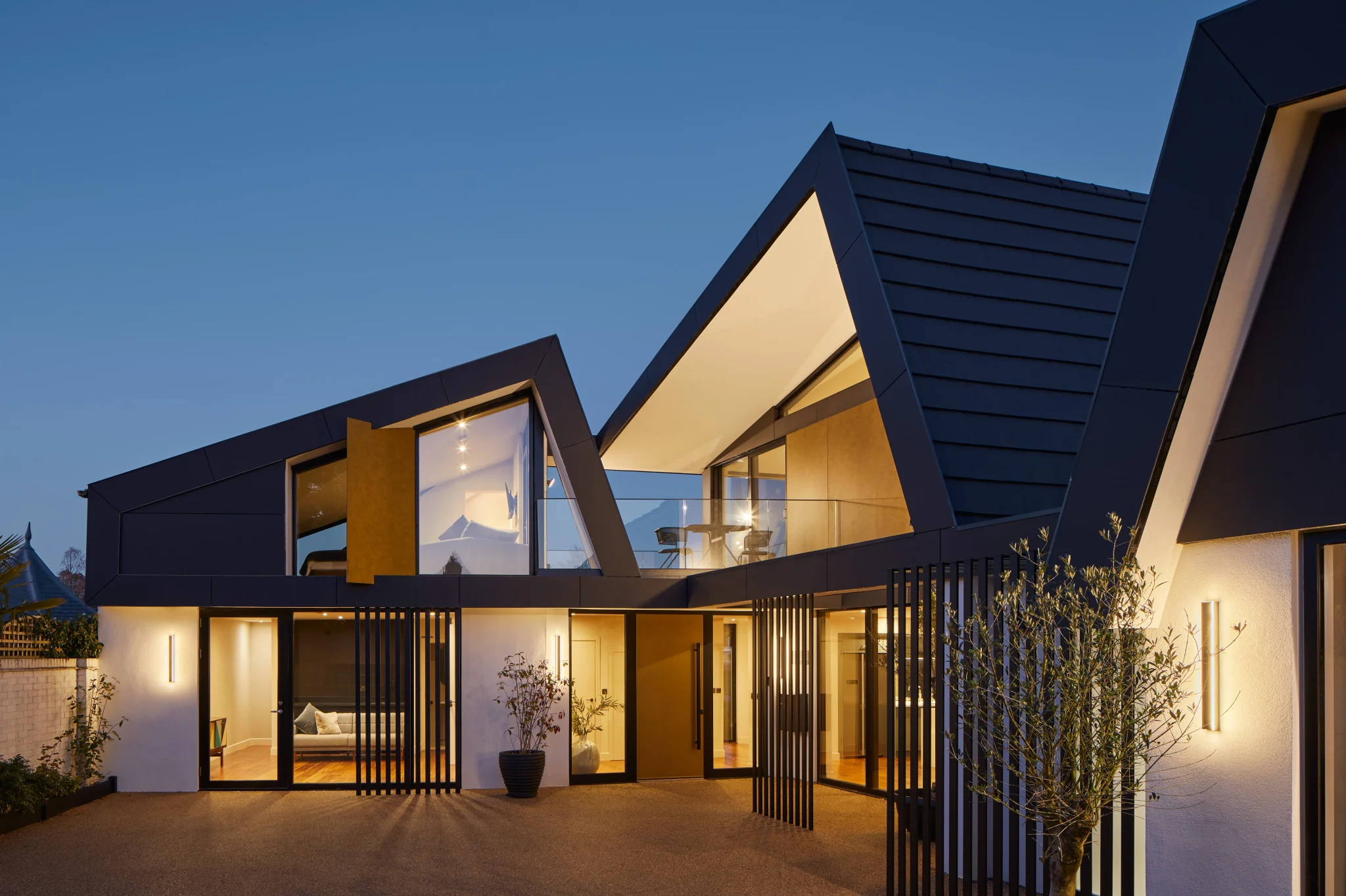 Studiogotz — Sandal Rise Pavilion-like Living, at night